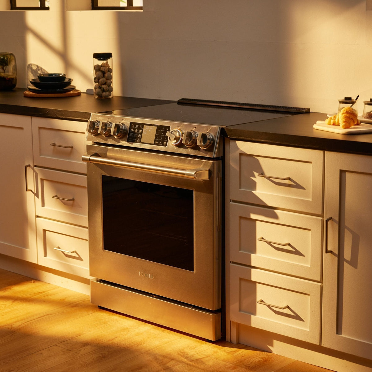 FOTILE FreshBake™ 30" Slide-In Electric Range | RES30552